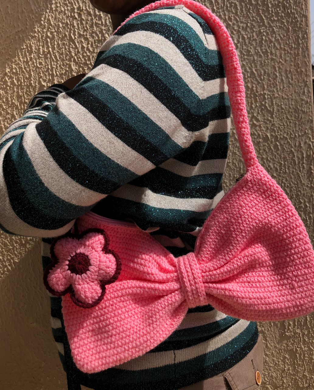 Bow Bag Medium Worn